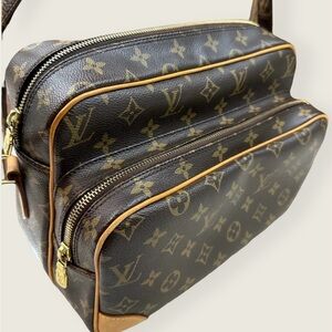 Louis Vuitton Nile Crossbody Bag in Monogram Canvas